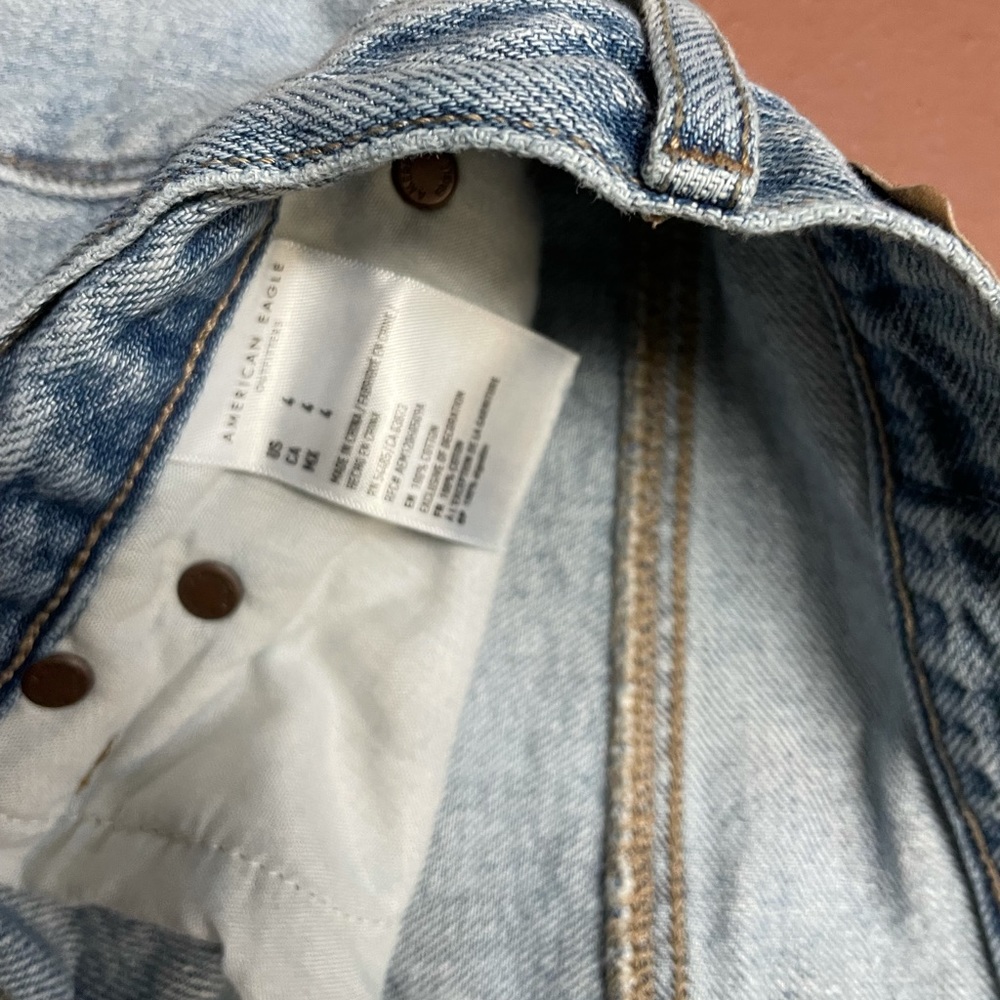 American eagle AE 90s Boyfriend jean shorts - Picture 3 of 9